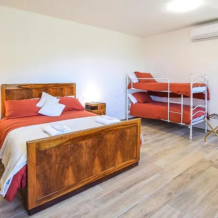 Dom wakacyjny Lovely In *