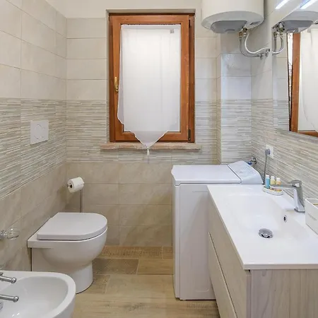 Stunning In With Kitchen Сasa de vacaciones